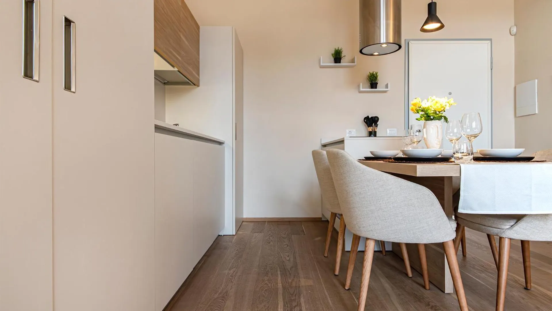 Ideal Rent - Lucini 19 ミラノ